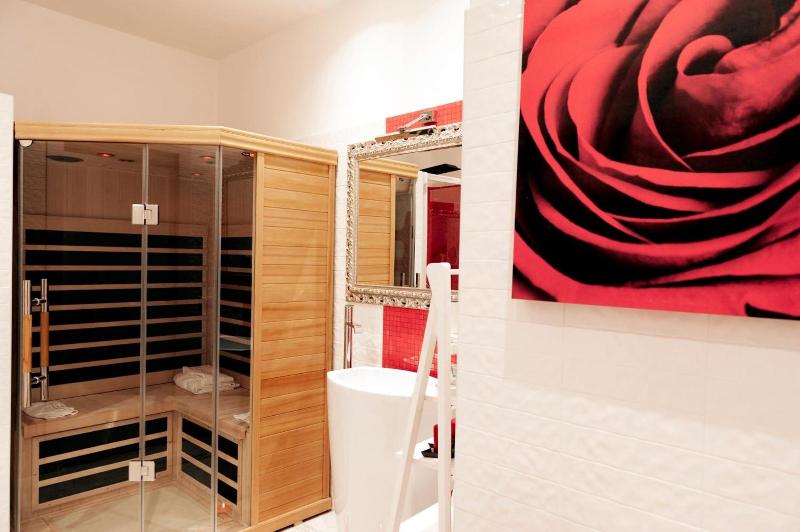 Two Chic Guesthouse image