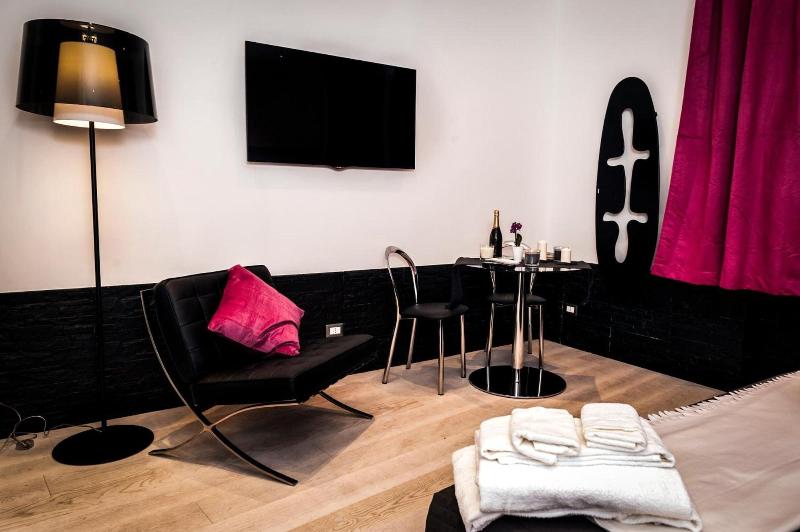 Two Chic Guesthouse image
