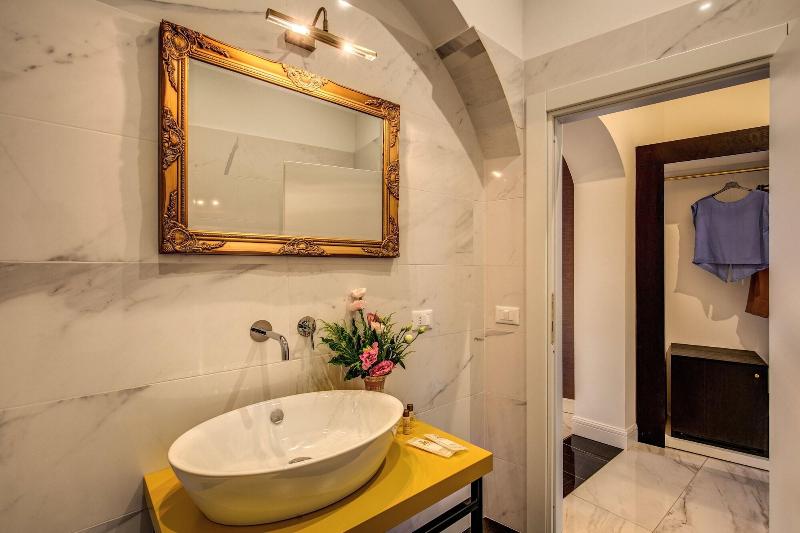 Little Queen Pantheon Residence image
