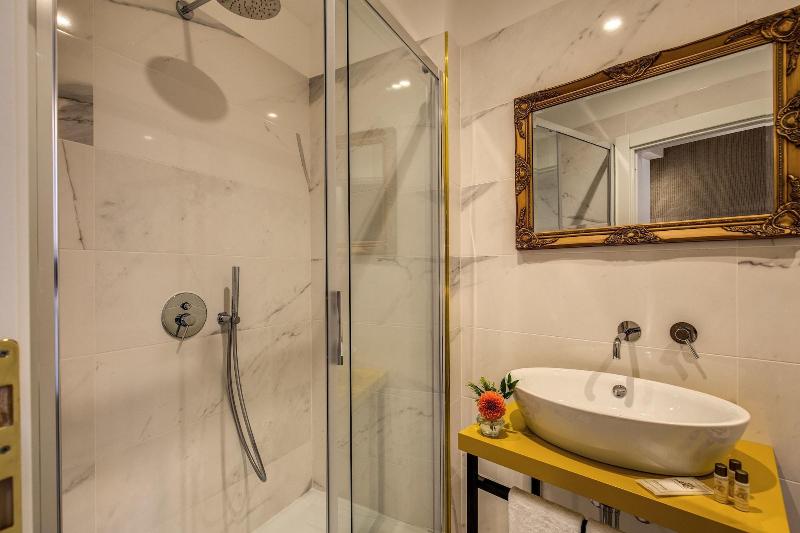 Little Queen Pantheon Residence image