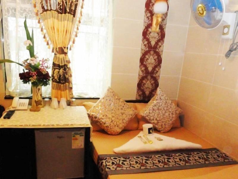 Pacific Lodge image