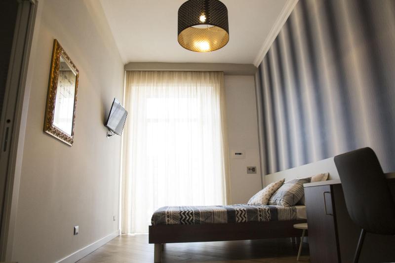 Garibaldi Rooms image