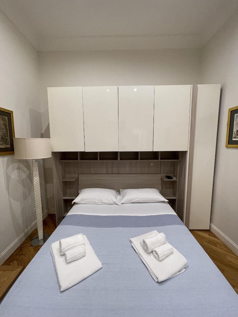 Casa Claudia Giulio Cesare image