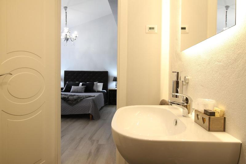 LUCCA IN CHIC image
