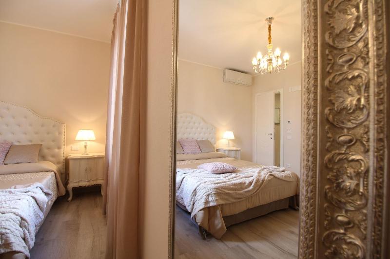 LUCCA IN CHIC image
