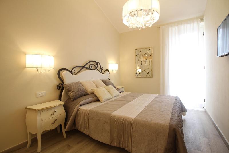 LUCCA IN CHIC image