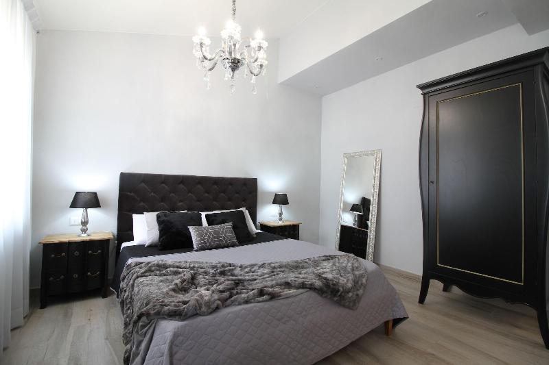LUCCA IN CHIC image