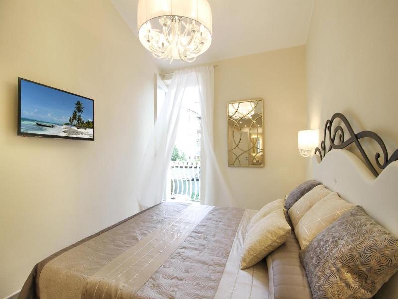 LUCCA IN CHIC image