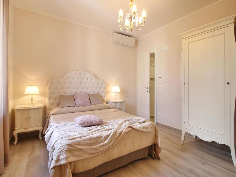 LUCCA IN CHIC image