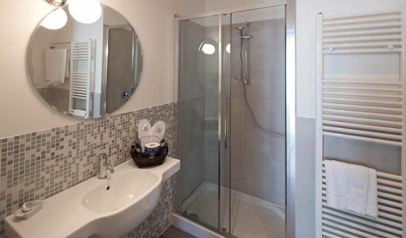Honey Rooms image