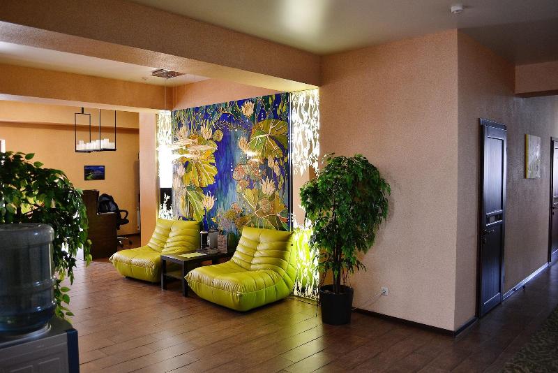 Green Hotel — main photo