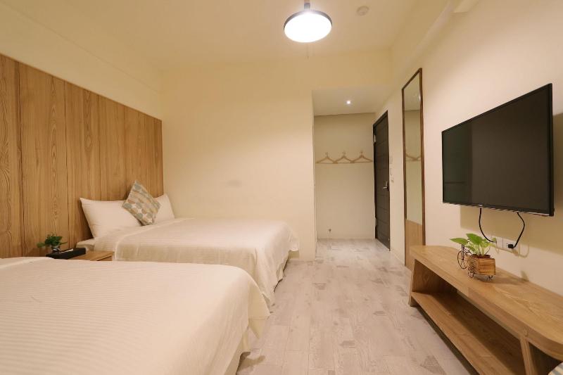 Flora Inn image