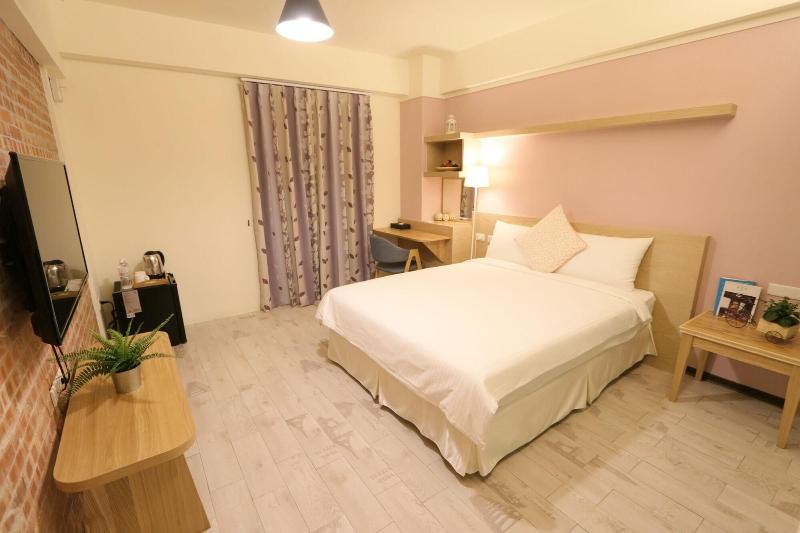 Flora Inn image