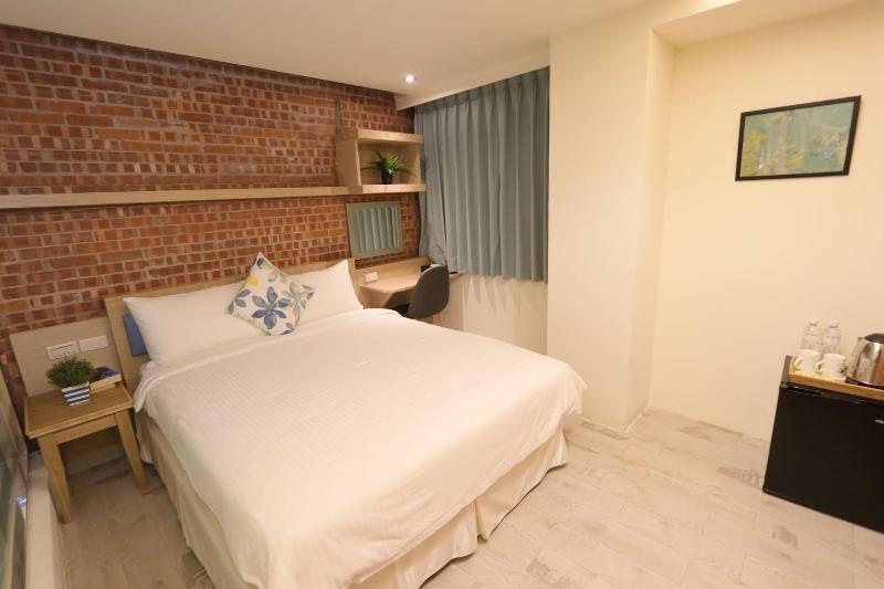 Flora Inn image