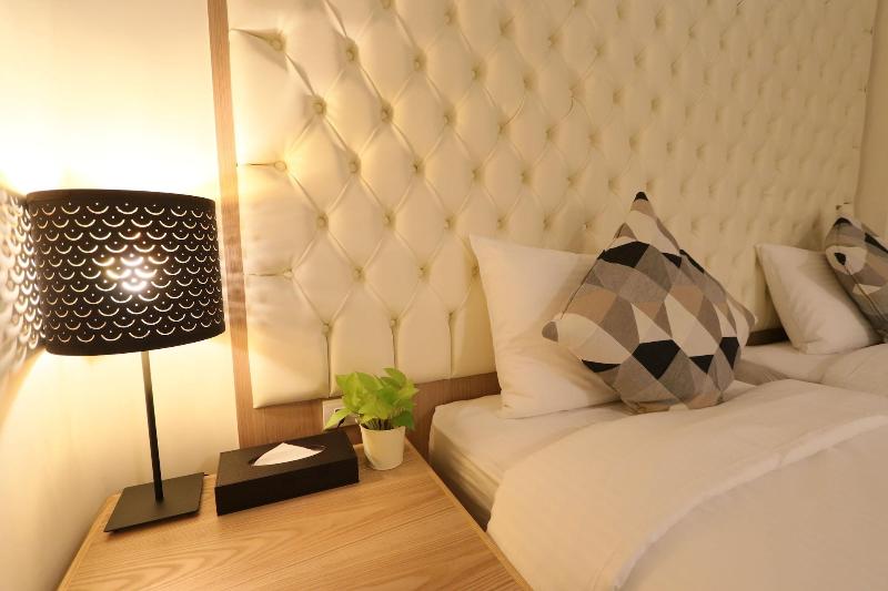 Flora Inn image