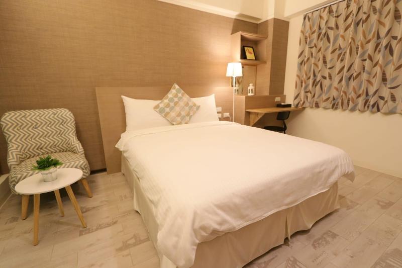 Flora Inn image