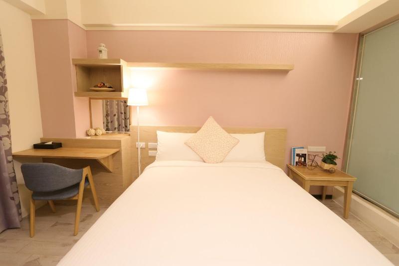 Flora Inn image