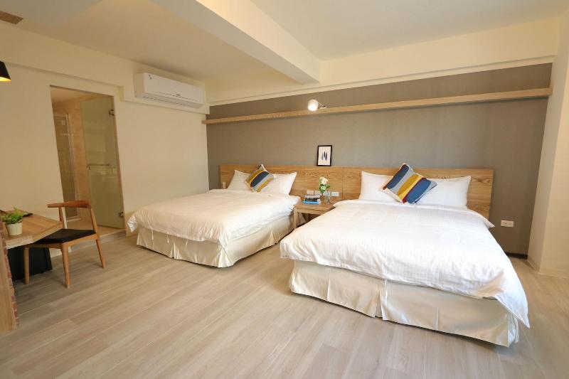 Flora Inn image