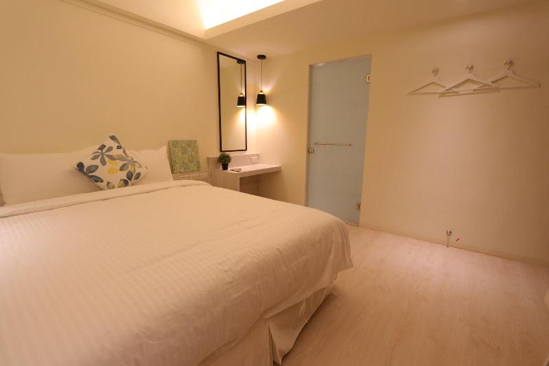 Flora Inn image