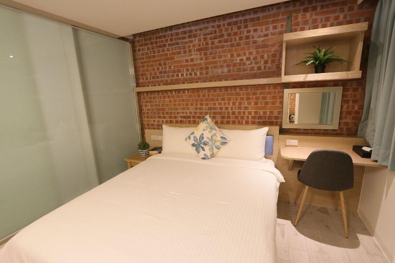 Flora Inn image