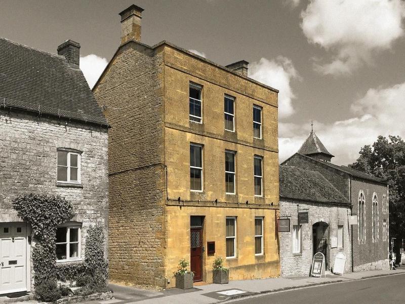 Victoria House Stow image