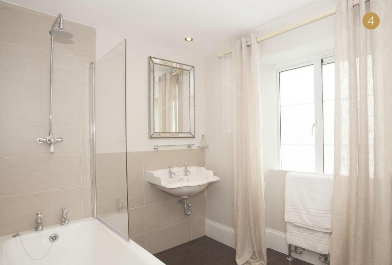 Victoria House Stow image