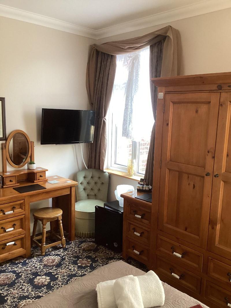 Barons Court image