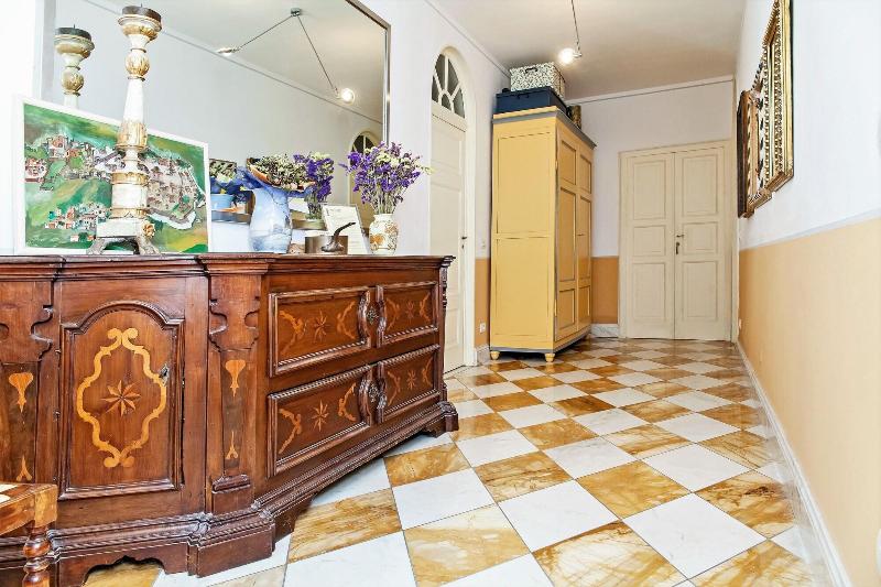 Cavour 33 image