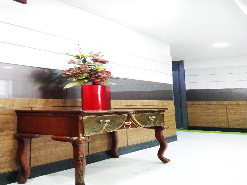 Golden Park Hotel image