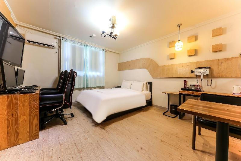 Manhattan Hotel image