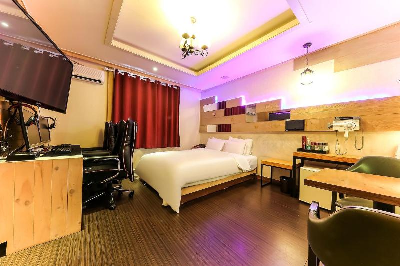 Manhattan Hotel image