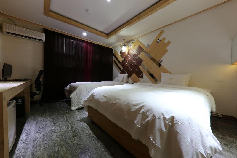 Manhattan Hotel image