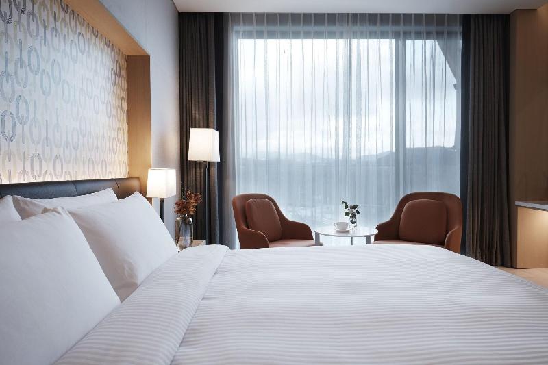 Marriott Jeju Shinhwa World Hotels & Resorts image