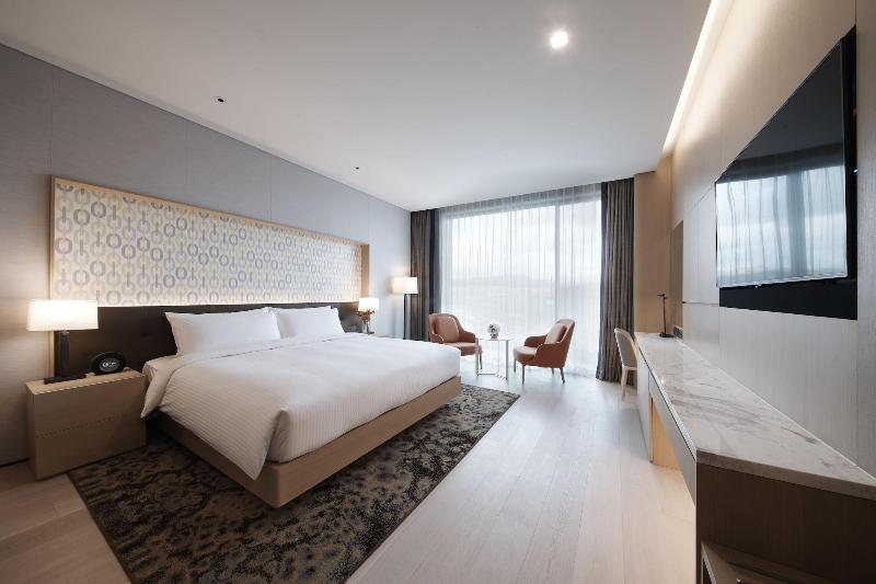 Marriott Jeju Shinhwa World Hotels & Resorts image