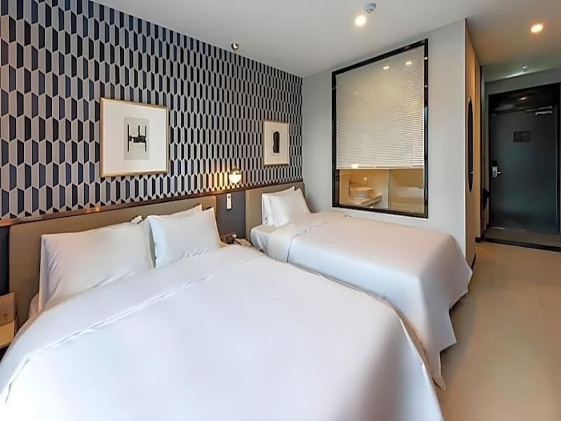 Brown Dot Hotel Deokcheon image