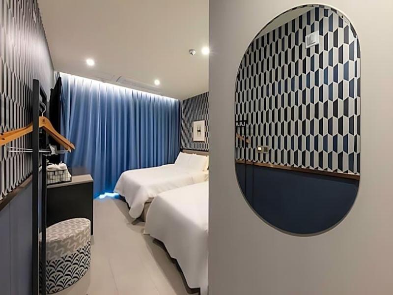 Brown Dot Hotel Deokcheon image