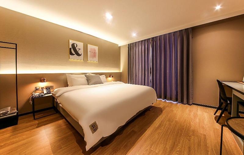 Brown Dot Hotel Nampo Chungmu image