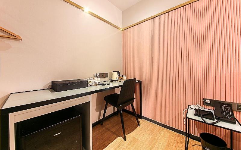 Brown Dot Hotel Nampo Chungmu image