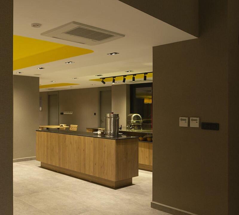Sun Suit Hotel image
