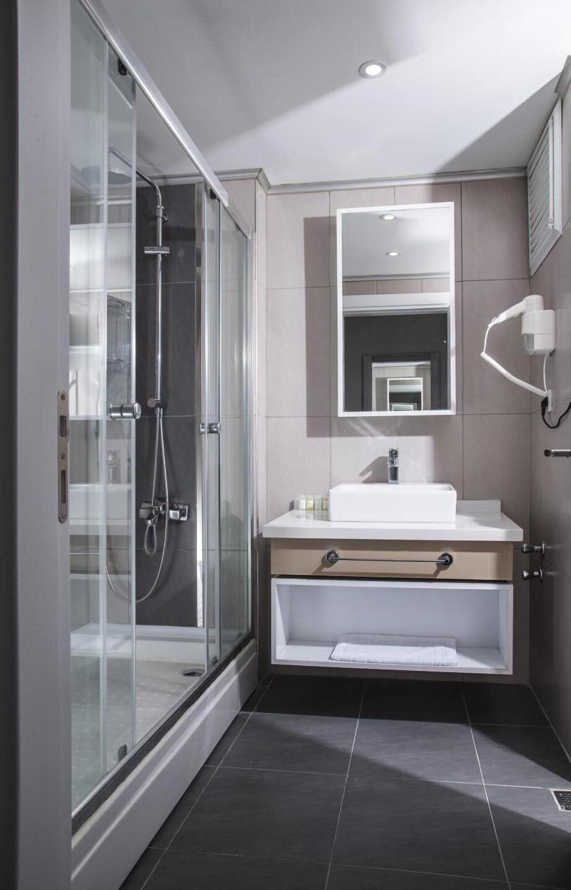 Sun Suit Hotel image