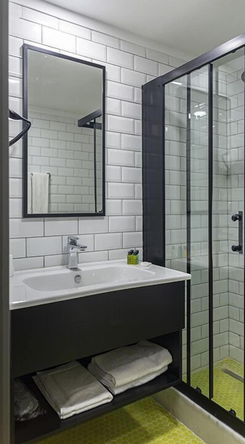 Sun Suit Hotel image