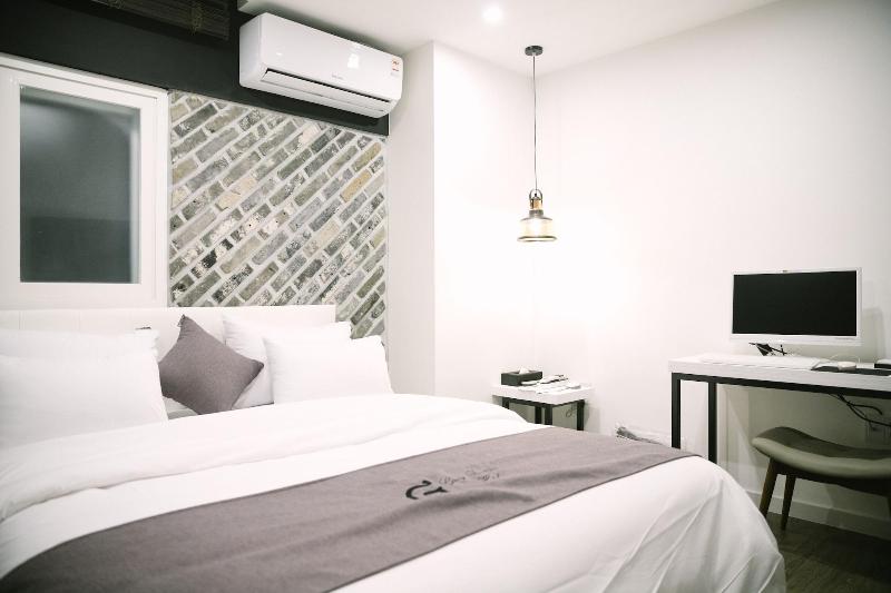 Gray Hotel image