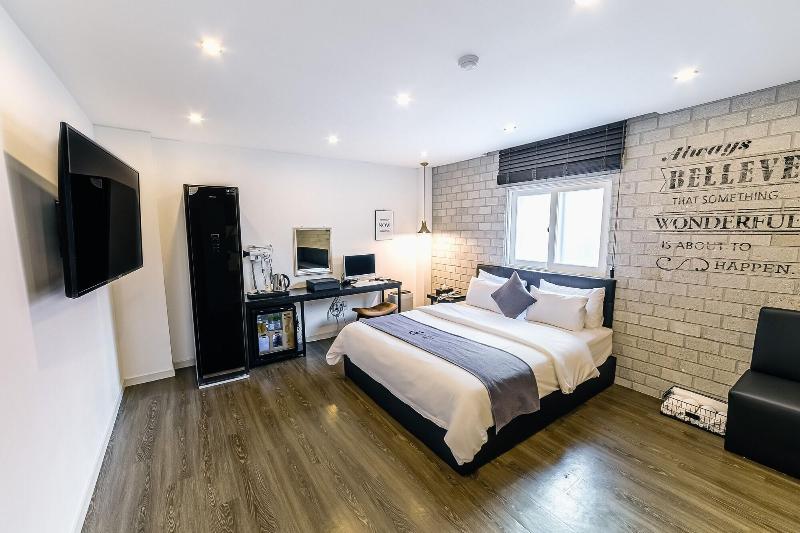 Gray Hotel image
