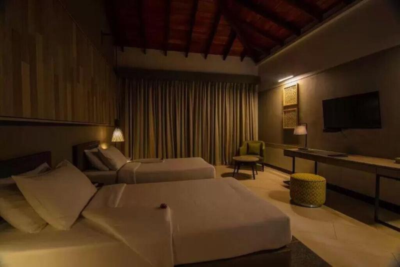 Victoria Golf And Country Resort image
