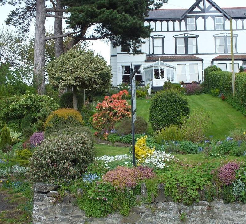Glan Heulog Guest House