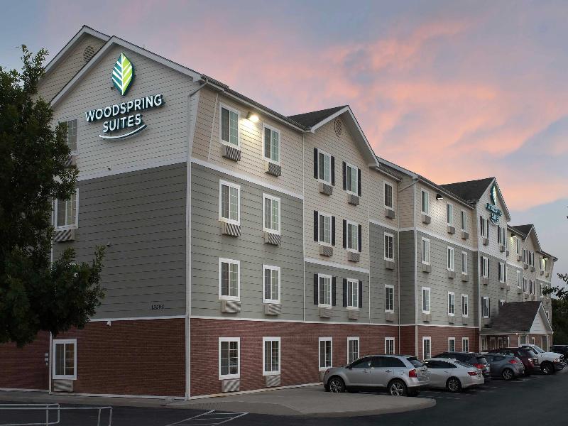WoodSpring Suites San Antonio North Live Oak I-35 image