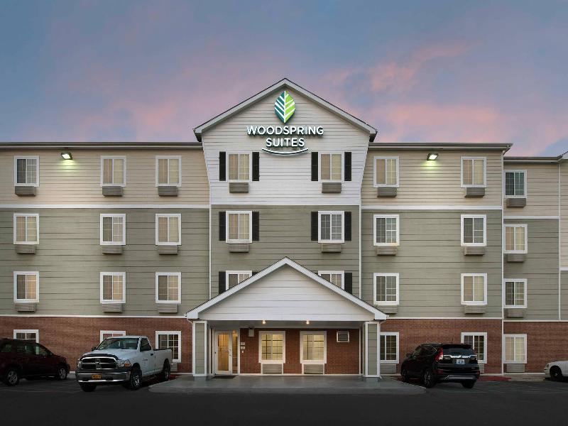 WoodSpring Suites San Antonio North Live Oak I-35 image
