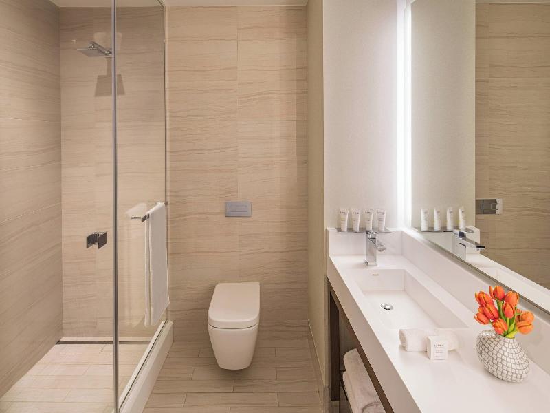 Courtyard by Marriott New York Manhattan/Midtown W image