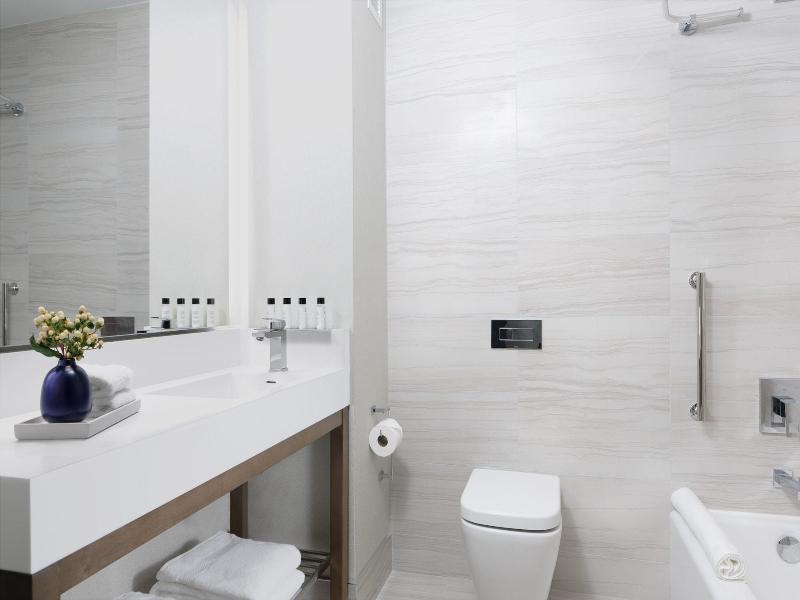 Courtyard by Marriott New York Manhattan/Midtown W image