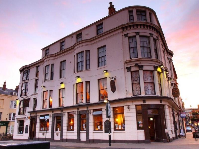 Dickens Bar And Inn